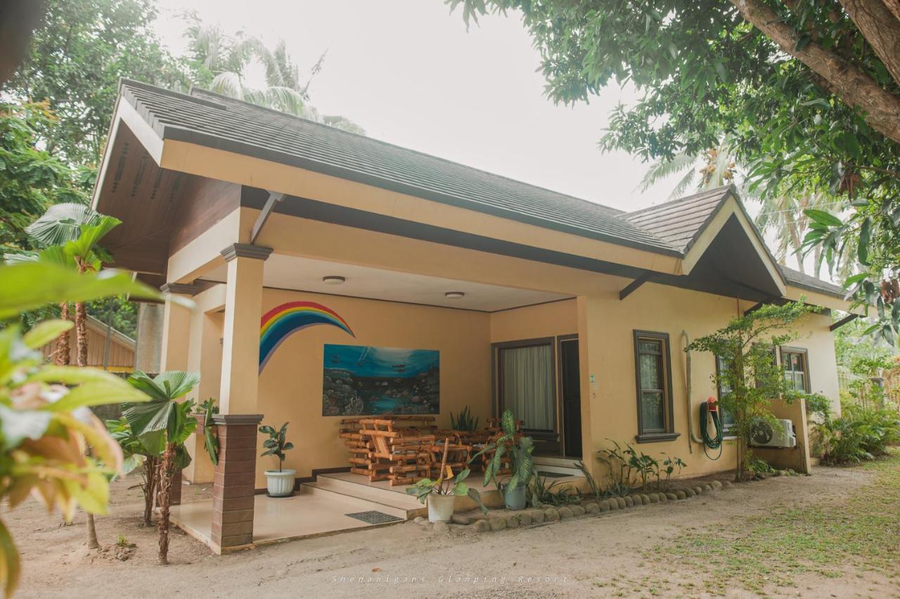 Shenanigans Glamping Resort Zamboanguita  Exterior foto